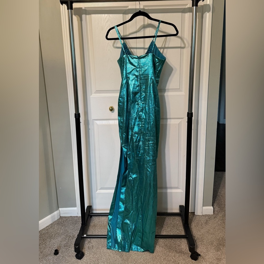 Liv Foster Jade Sleeveless Scoop-Neck Lame Column Maxi Dress - Picture 3 of 5